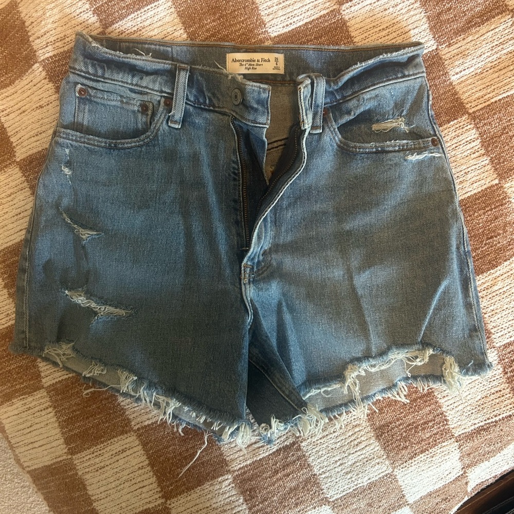 Abercrombie and Fitch Curve Love 4” Mom Jean Shorts
